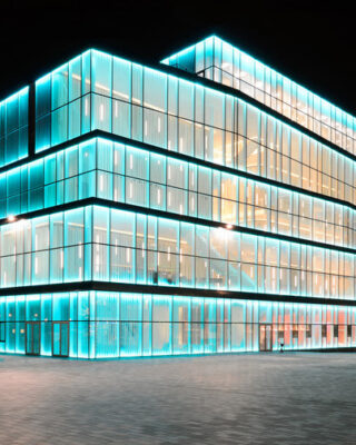 نورپردازی نمای ساختمان اداری